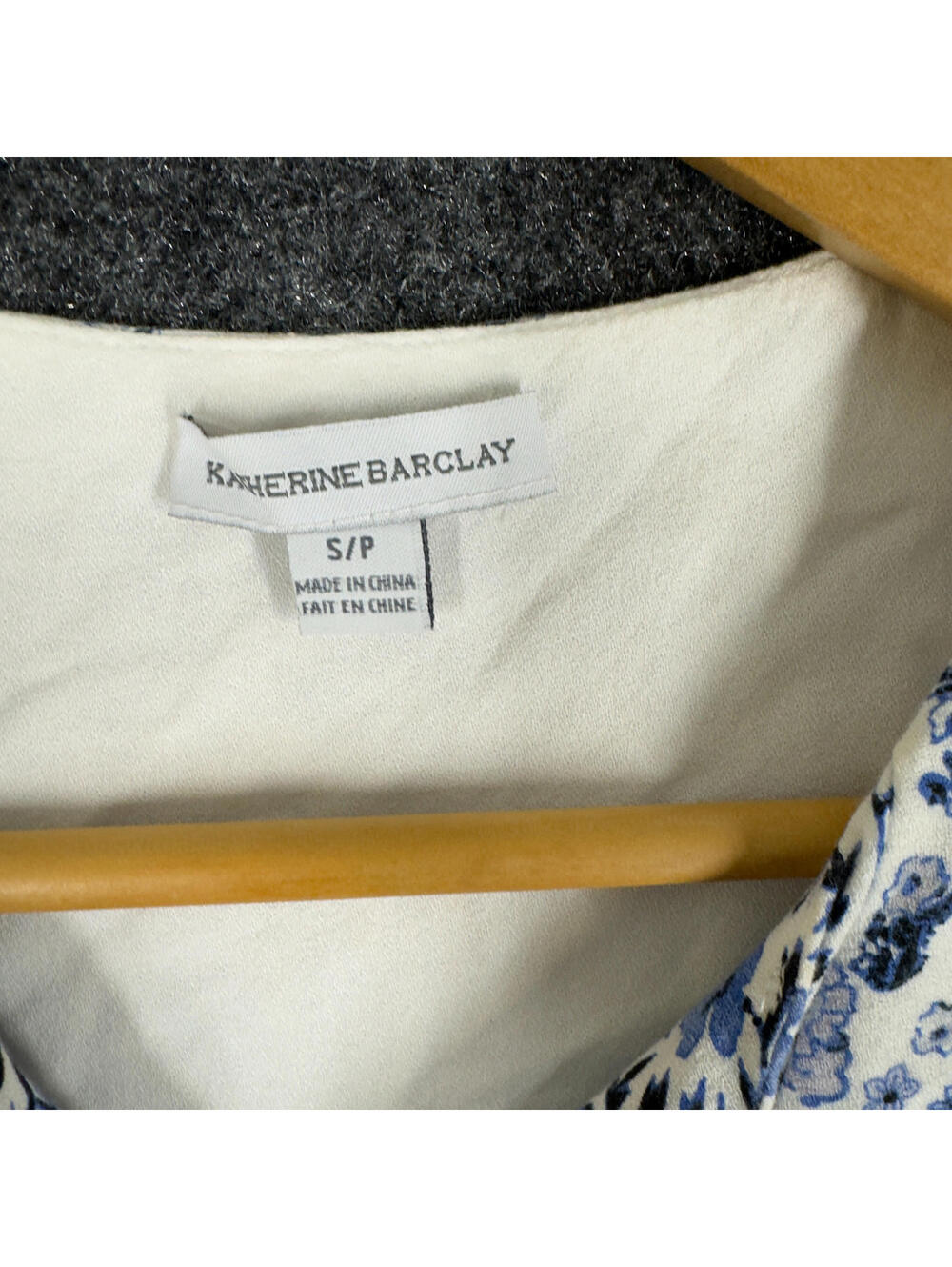 Katherine Barclay Blouse Women S Small White Floral V-Neck SLeeveless Tasseled - Picture 5 of 7